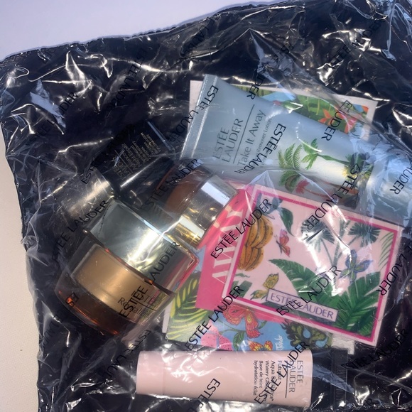 New Estee Lauder Mini’s with Gift Pouch - Picture 2 of 9